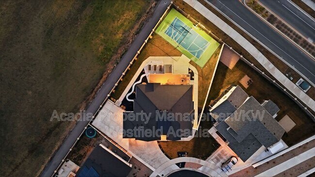 Building Photo - 1437 W Valley Dr