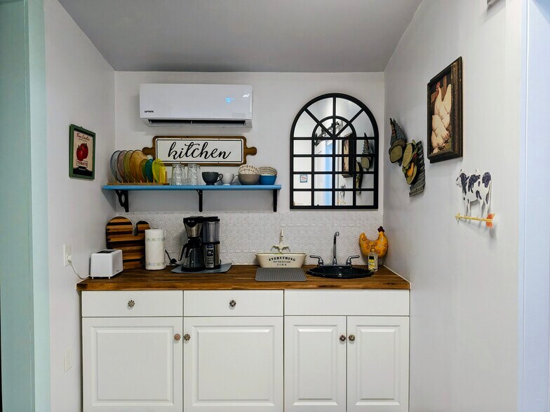 Building Photo - 448 Avenue A NE