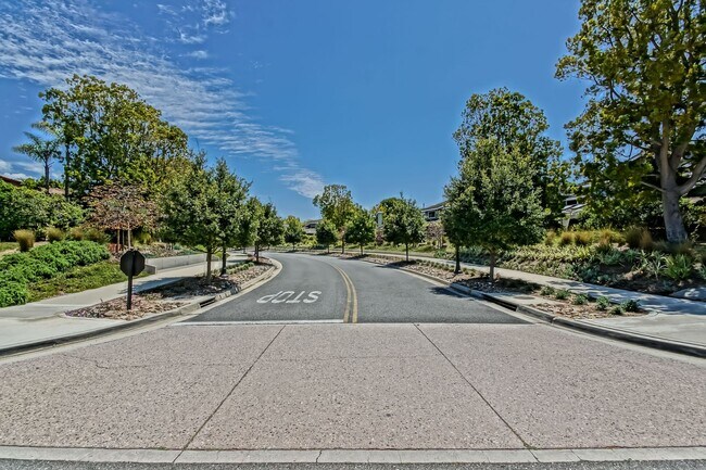 Building Photo - PRIME POOLFRONT LOCATION & CLOSE TO MAIN GATE! BRIGHT & SPACIOUS, END-UNIT POOLFRONT TOWNHOUSE W/...