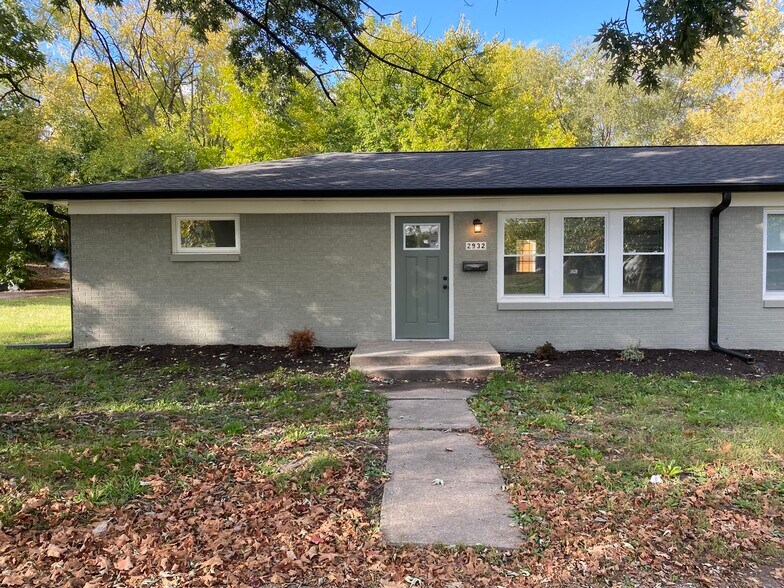 Front View of 2932 - 2932 W 11th St