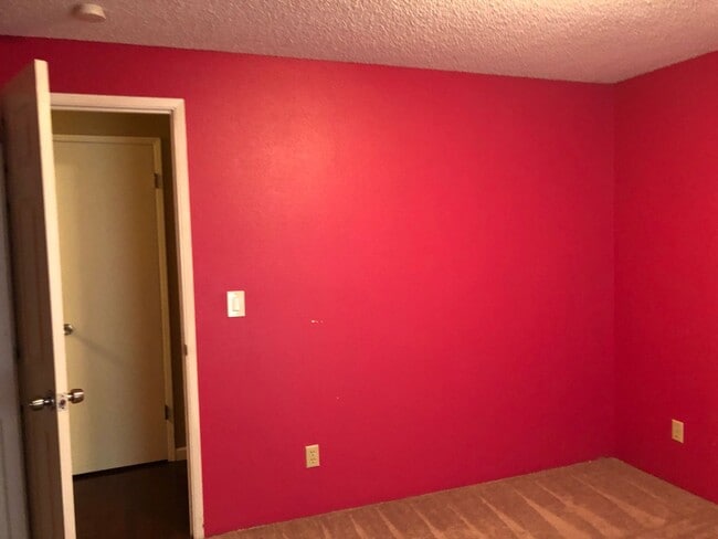 Building Photo - ***PENDING APPLICATION***Great Home on Corner Lot!