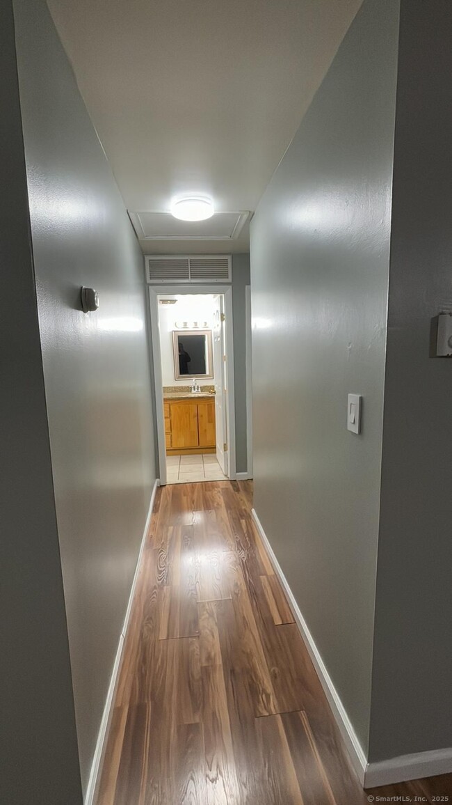 Building Photo - 32 Candlewood Dr