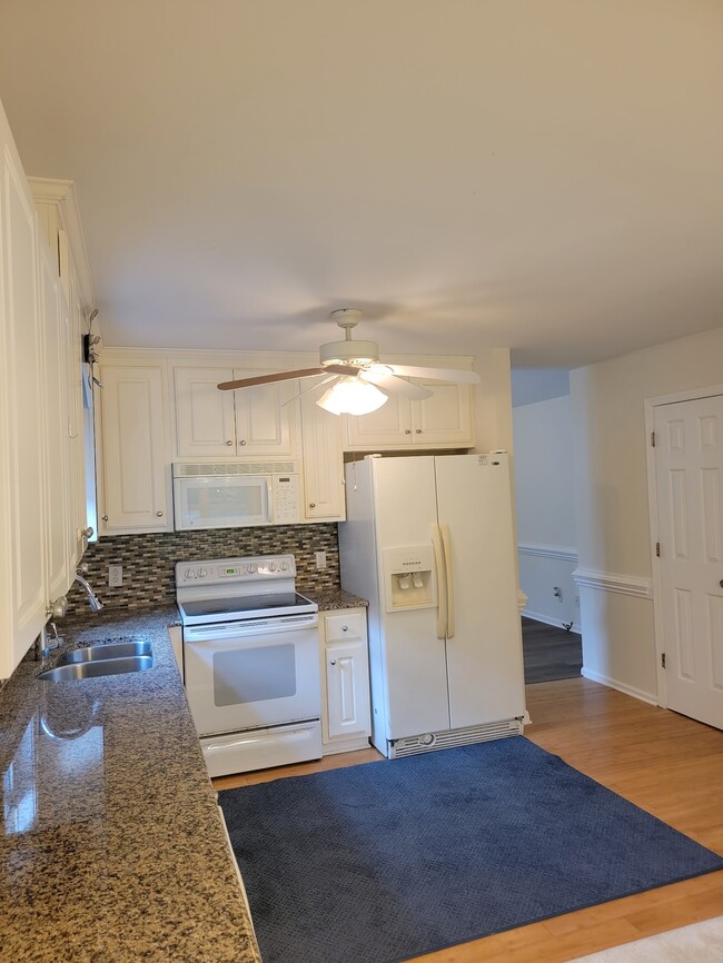 Building Photo - 200 Webfoot Dr
