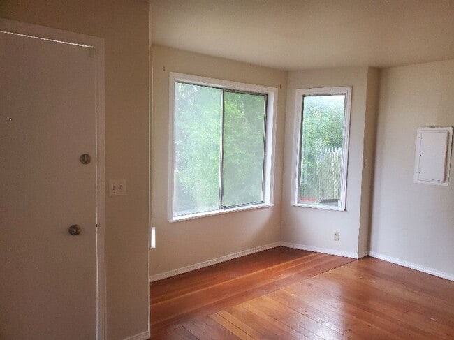 Building Photo - Arbor Heights Bungalow, Available early Oc...