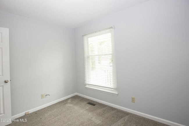 Building Photo - 2435 Longleaf Dr SW