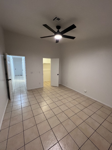 Building Photo - 922 Turtle Creek Dr