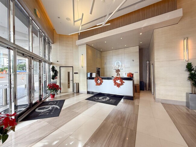 Building Photo - 999 SW 1st Ave