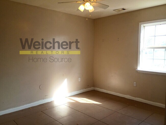 Building Photo - 107 N 5th St