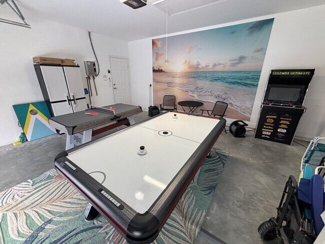 Building Photo - 1330 28th Ave