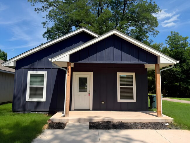 Building Photo - Beautiful, Pet-friendly 2-Bedroom, 2-Bath Home in Perry!