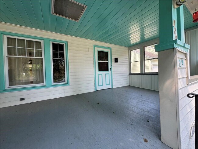 Building Photo - 129 Oakwood Ave