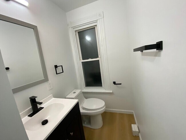 Building Photo - Newly updated 3 bedroom 1 bath house for Rent!