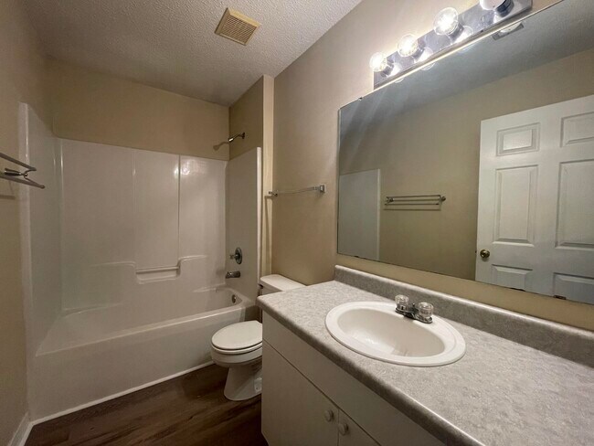 Building Photo - 240 Westview Dr