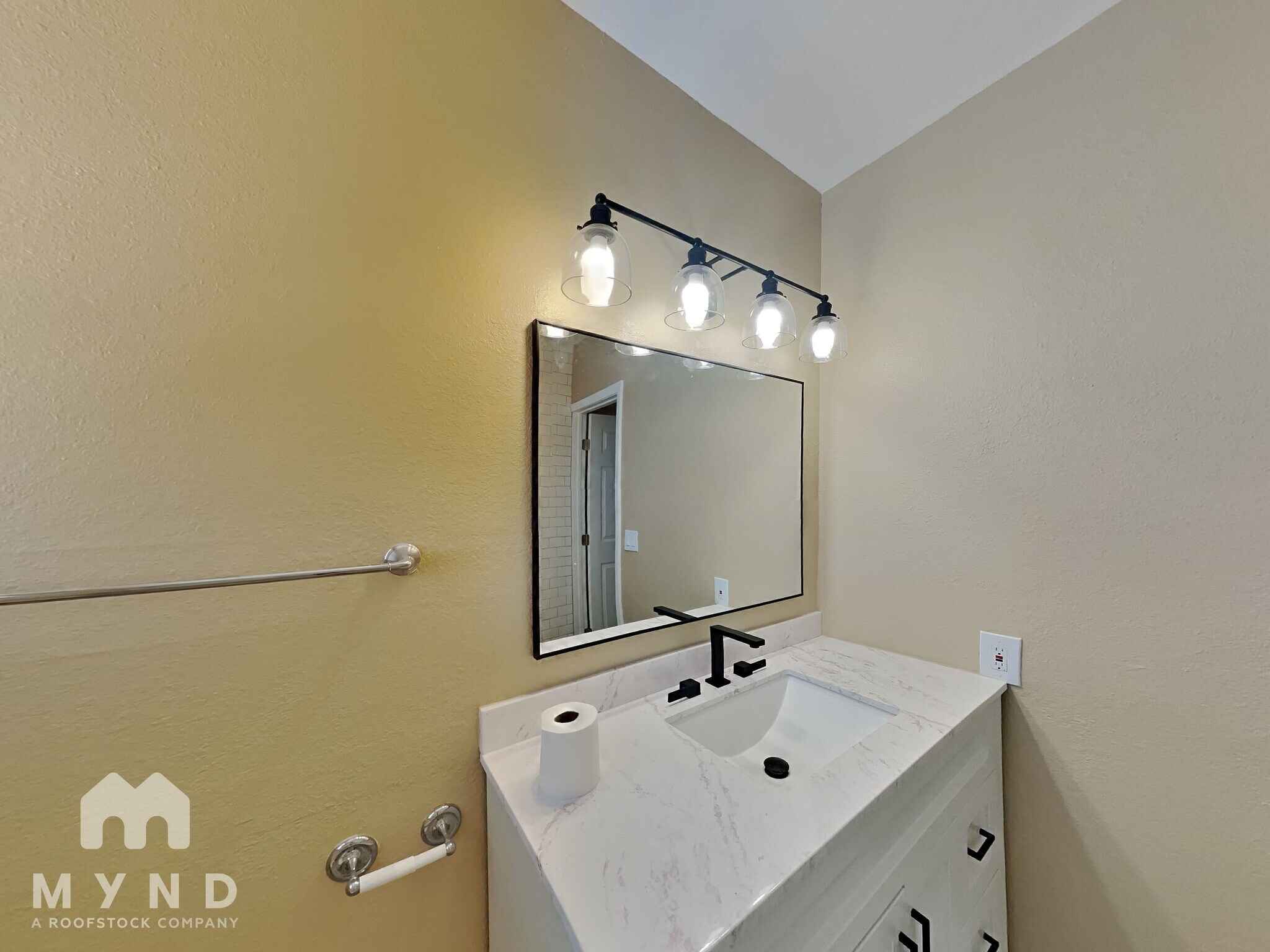 Building Photo - 271 Dakota St