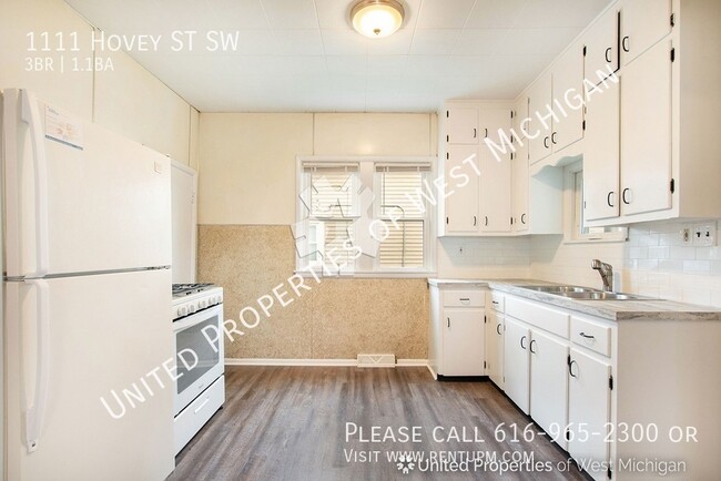 Building Photo - Available Now | 3 Bedroom 1.5 Bath Single ...