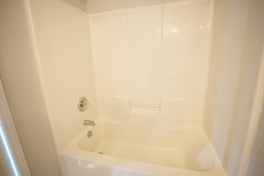 Building Photo - 19 Cheltenham Dr