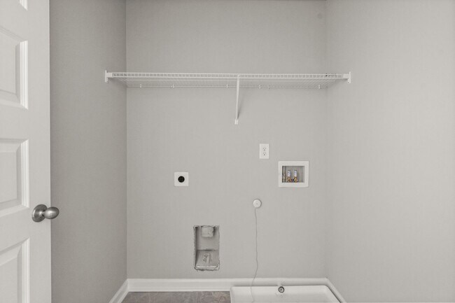 Building Photo - 4 bed / 2.5 bath in Gainesville! Retreat a...