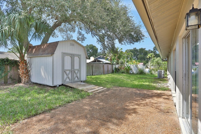 Building Photo - 3124 W Burke St