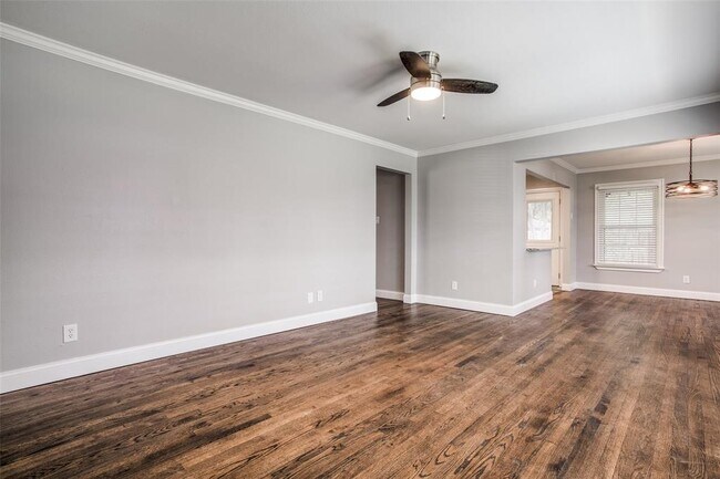 Building Photo - 9334 San Fernando Way