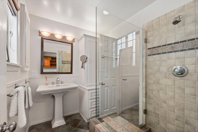 Building Photo - 669 35th St