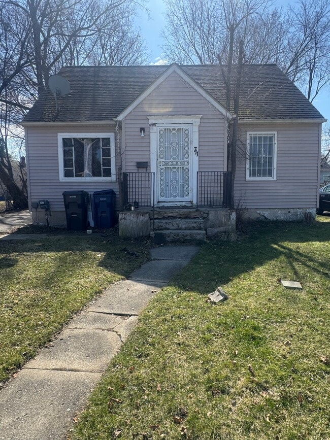 Building Photo - 711 W Dewey St