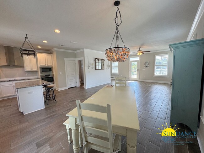 Building Photo - Magnificent 3 Bedroom Home in Santa Rosa B...