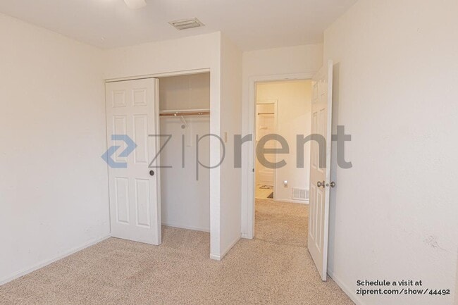 Building Photo - 1929 Pinecrest Dr