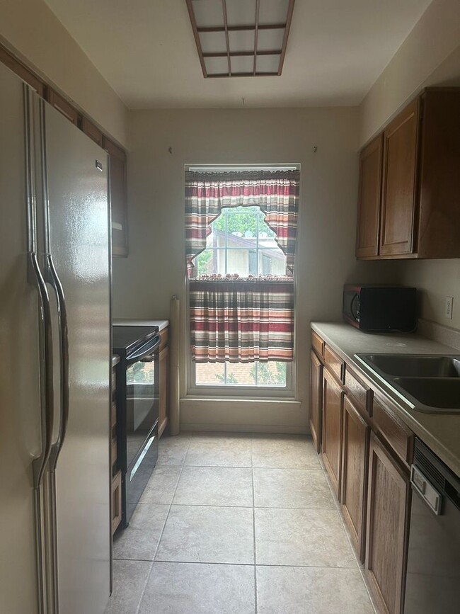 Building Photo - Aurora condo for rent