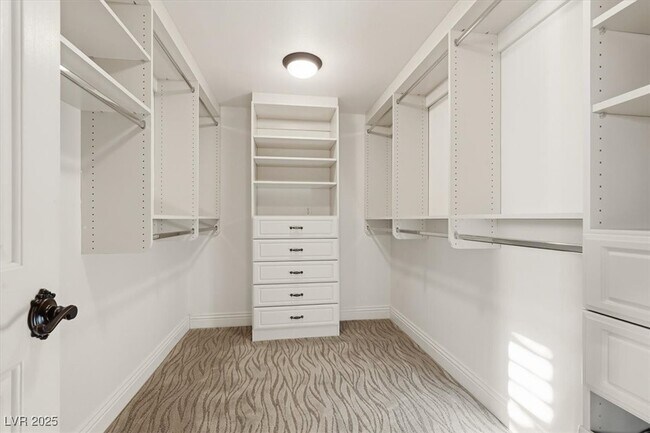 Building Photo - 8570 Country Home Cir