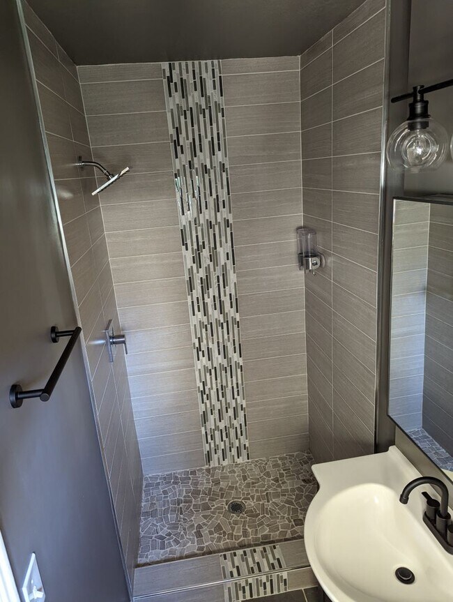 Building Photo - 172 Lynda Cir