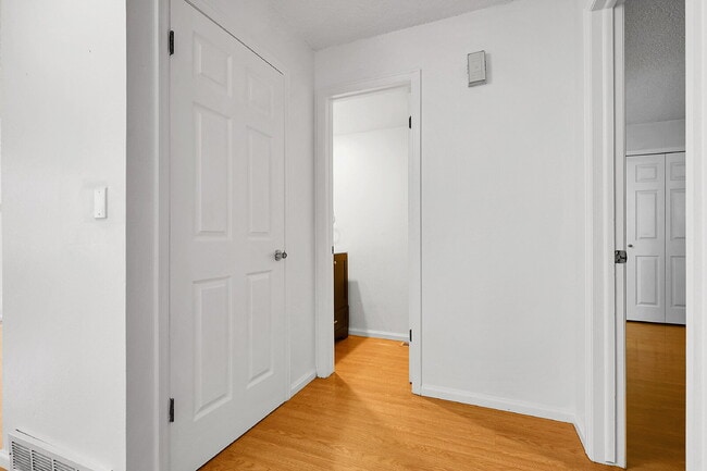 Building Photo - $2,695 - 5 Bed, 4 Bath Townhome in Aurora ...