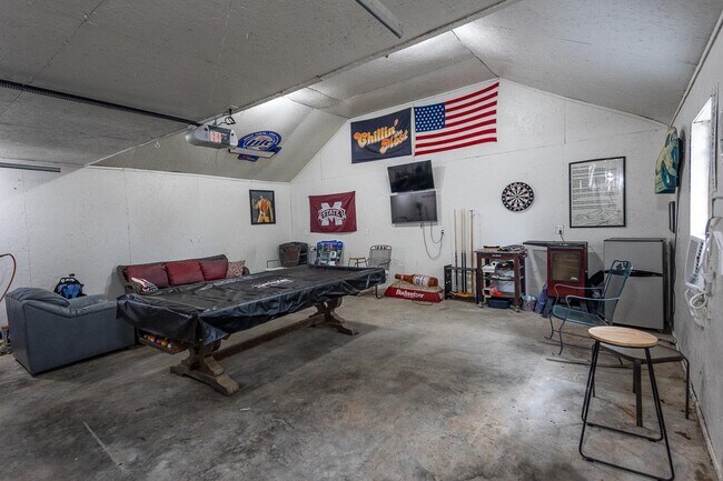 Building Photo - 65 Cleer Ave