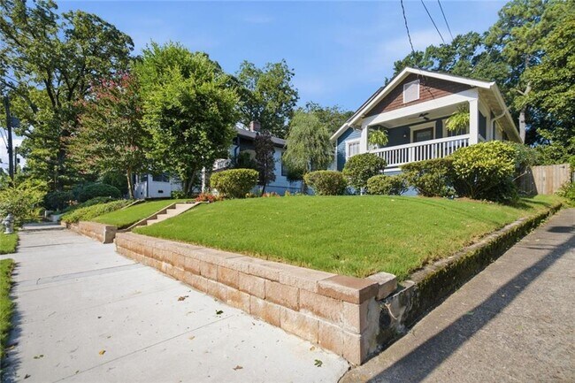 Building Photo - 379 Patterson Ave SE