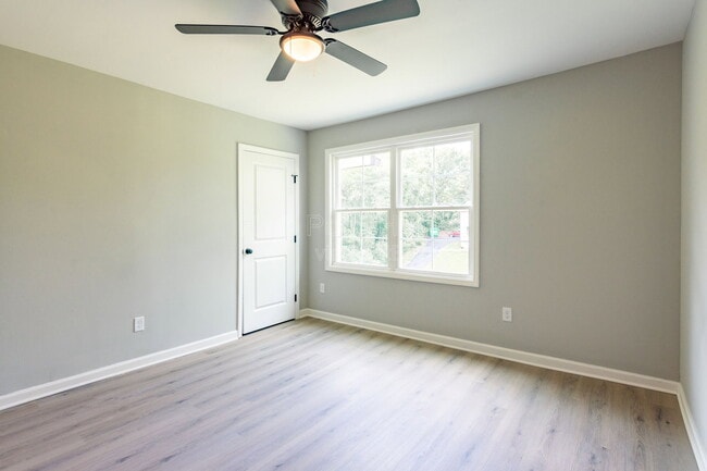 Building Photo - 400 Gallery Ln