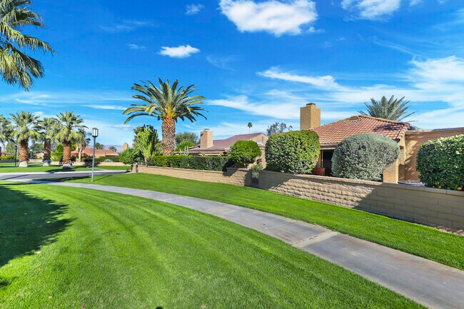 Building Photo - 44389 Cannes Ct