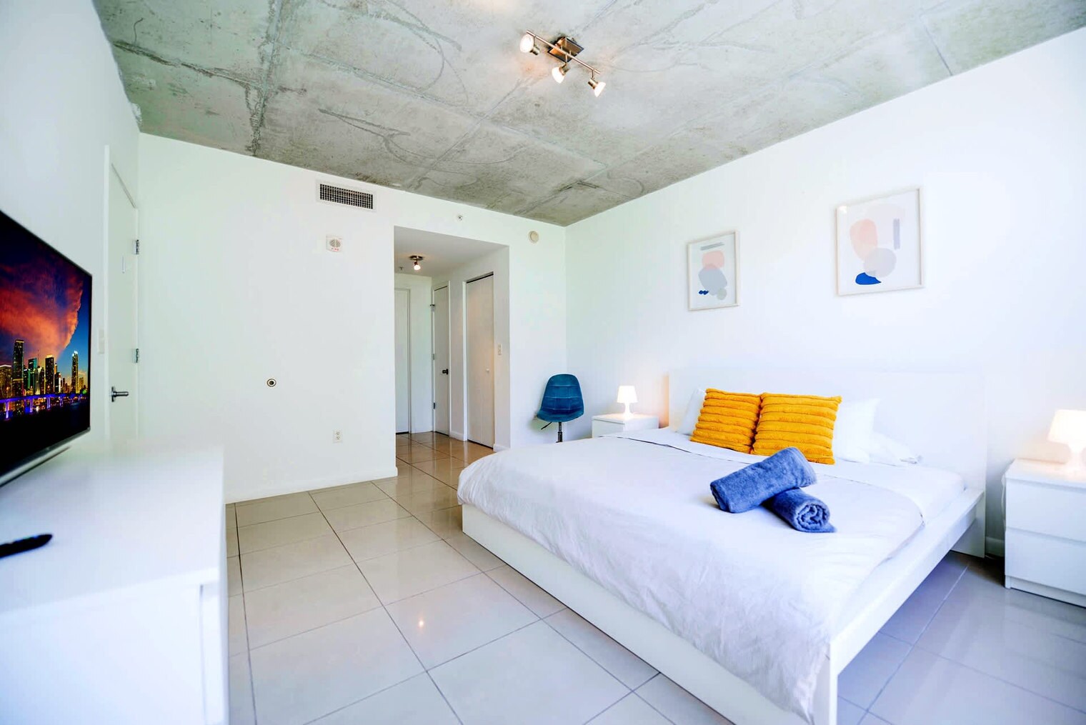 Building Photo - 3250 NE 1st Ave