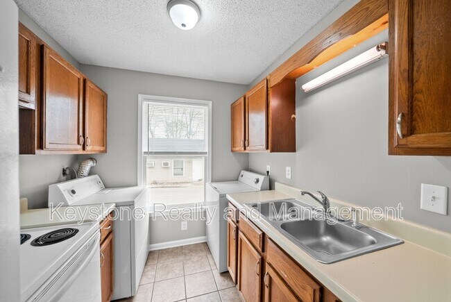 Building Photo - 191 Oak St