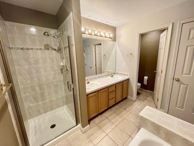 Building Photo - Kenmore Townhouse at Canterbury