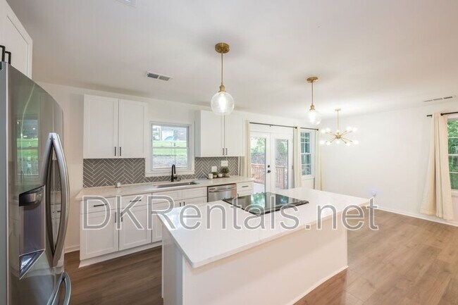 Building Photo - 83 Lucia Dr SE