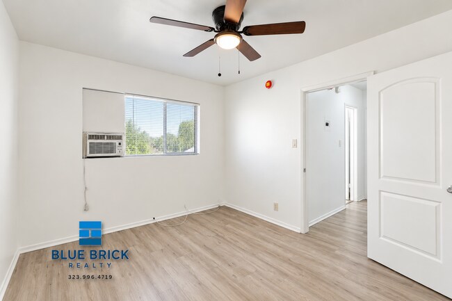Building Photo - 7117 Fulton Ave