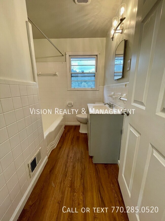 Building Photo - 6328 Oakview Ln