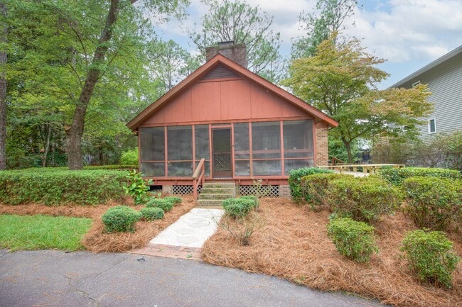 Building Photo - Cottage life in Southern Pines