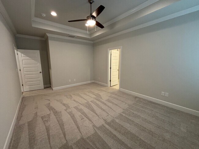 Building Photo - Cozy 4 Bedroom/2.5 Bath Home in a Wonderful Neighborhood