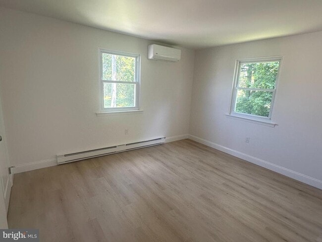 Building Photo - 610 Meadowbrook Ave