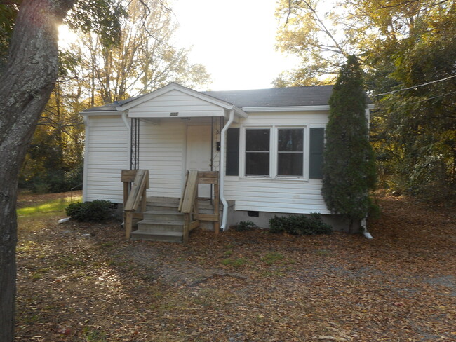 Primary Photo - Recently Updated 3 Bedroom Home