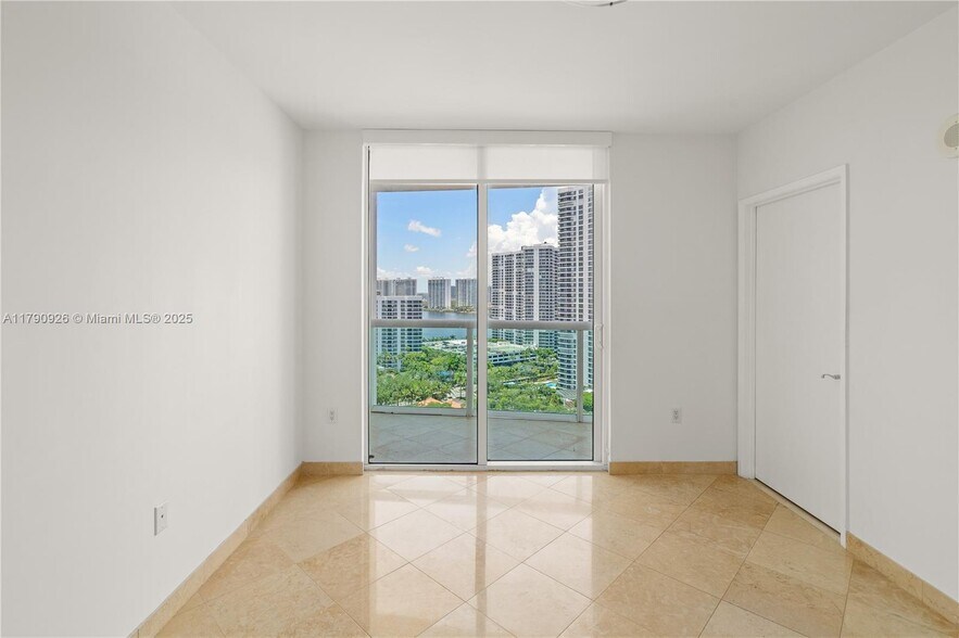 Building Photo - 19400 Turnberry Way