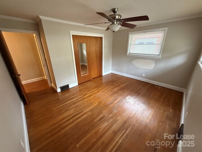 Building Photo - 317 Dakota St