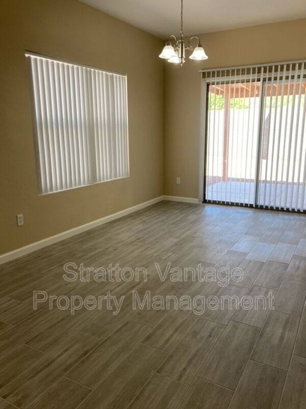 Building Photo - 1017 S Clancy Cir