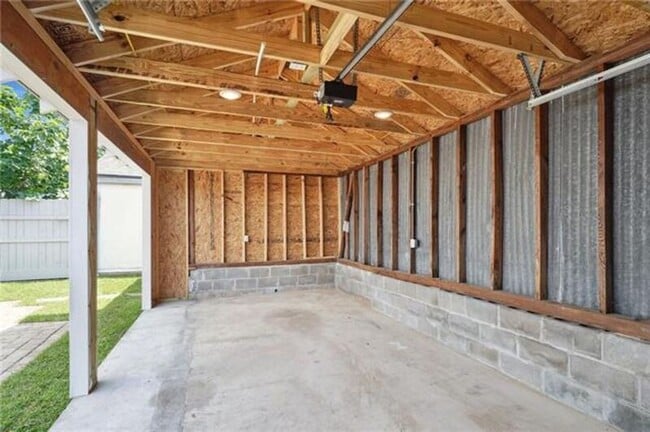 Building Photo - 720 Moss St