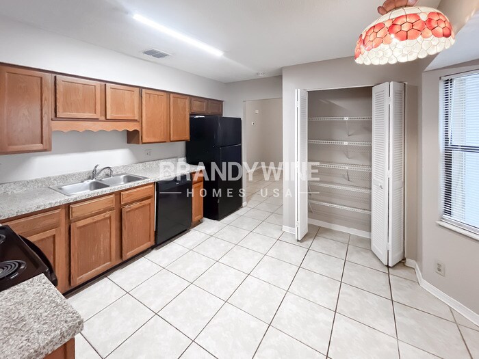 Building Photo - 8155 Crosswind Rd